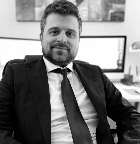 Massimo De Stefano consulente SEO e marketing digitale a Napoli specializzato in e-commerce, SEO LLM e strategie di crescita aziendale